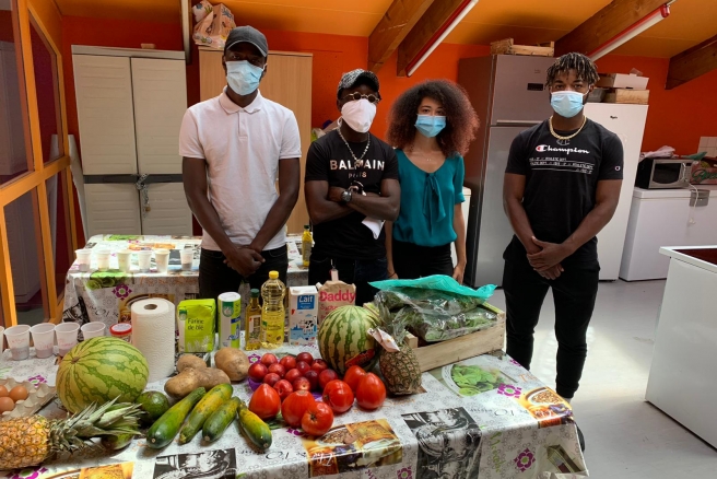 Joanne et son équipe ont organisé un concours culinaire "zéro déchet" Joanne et son équipe ont organisé un concours culinaire "zéro déchet"