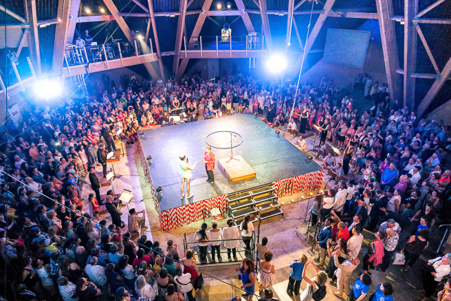 Le Plus petit cirque du monde est situé à Bagneux Le Plus petit cirque du monde est situé à Bagneux