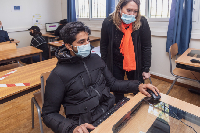 Les participants sont accompagnés dans leurs recherches d’emploi et leurs démarches en ligne. Les participants sont accompagnés dans leurs recherches d’emploi et leurs démarches en ligne.