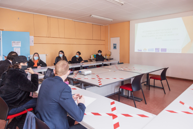 L’association HORIZONS propose un accompagnement collectif aux bénéficiaires du RSA de moins de 36 ans. L’association HORIZONS propose un accompagnement collectif aux bénéficiaires du RSA de moins de 36 ans.