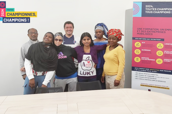 Des agents d'entretien ont été formés dans le cadre du projet "Tous champions, toutes championnes" Un groupe de sept personnes formées comme agents d'entretiens dans le cadre du projet