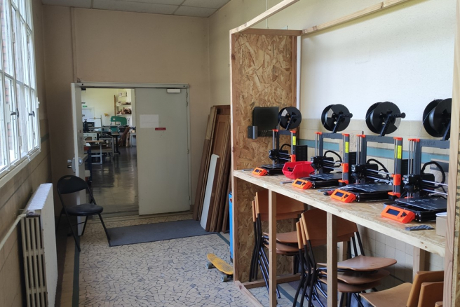 Cet espace d'expérimentation et d'incubation accueille divers porteurs de projets dans les filières des matériaux et procédés Cet espace d'expérimentation et d'incubation accueille divers porteurs de projets dans les filières des matériaux et procédés