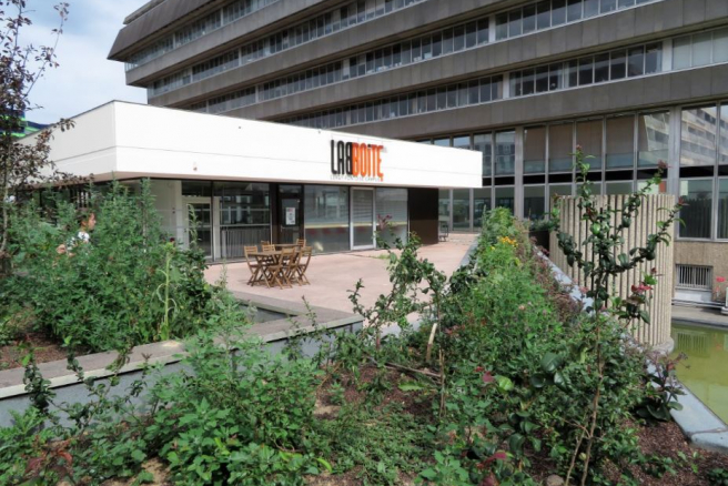 Le fablab "LabBoîte" à Cergy-Pontoise, est un tiers-lieu, un atelier partagé d’expérimentation, de conception et de fabrication, géré par l’Université Paris-Seine Le fablab "LabBoîte" à Cergy-Pontoise