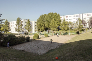 A Osny, dans le Val-d'Oise, 275 logements sociaux énergivores de la résidence de la Viosne ont fait l'objet d'une réhabilitation menée par Emmaüs Habitat.
