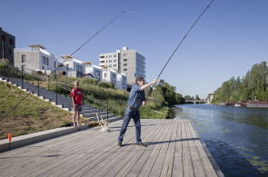 La fin de travaux de renaturation des berges donne désormais l'occasion à certains amateurs de venir pêcher