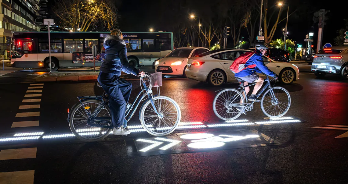 Photo de piste cyclable la nuit