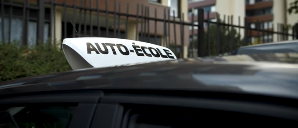 Photo d'une voiture d'auto-école