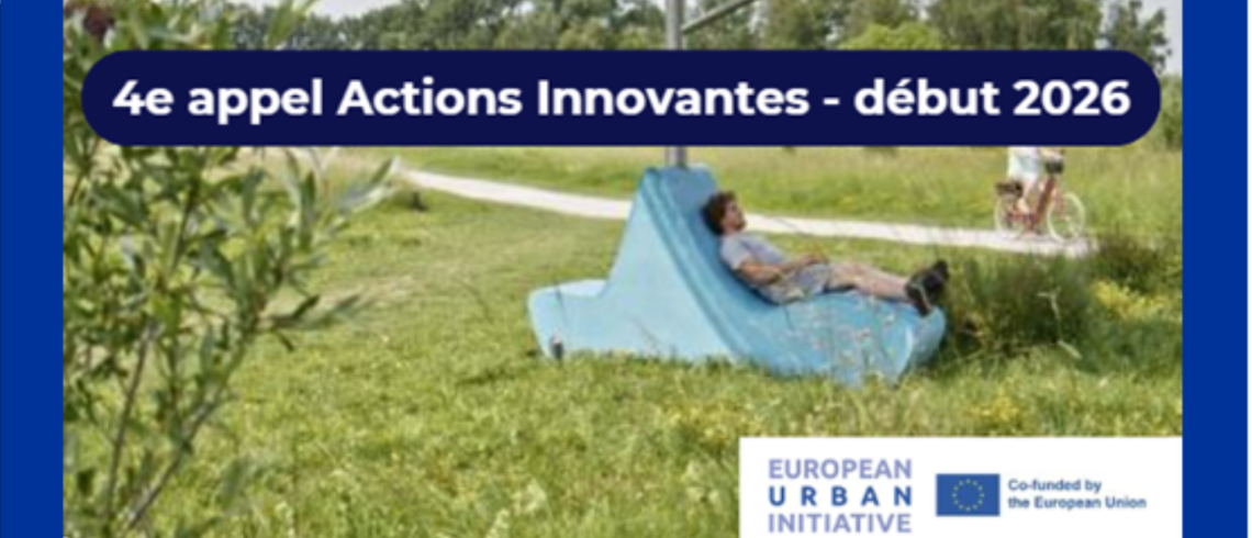 L’image présente une personne allongée, en plein espace vert, sous une installation innovante offrant de l’ombre.