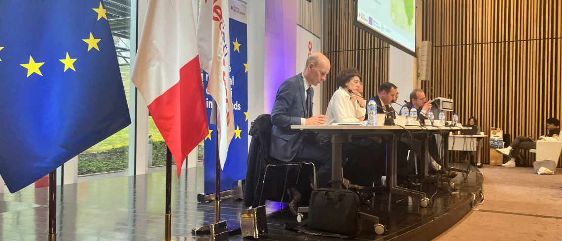 Une photo du Comité régional de suivi interfonds qui s'est réuni le 29 mars 2024, afin d'évaluer la progression du déploiement du FEDER et du FSE+ dans la région.