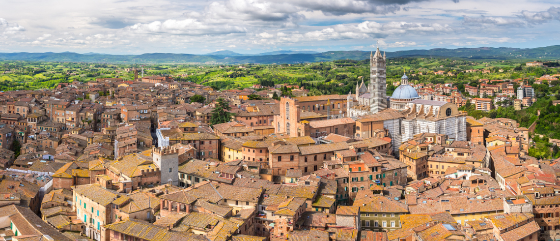 Photo aérienne de la ville de Sienne en Italie