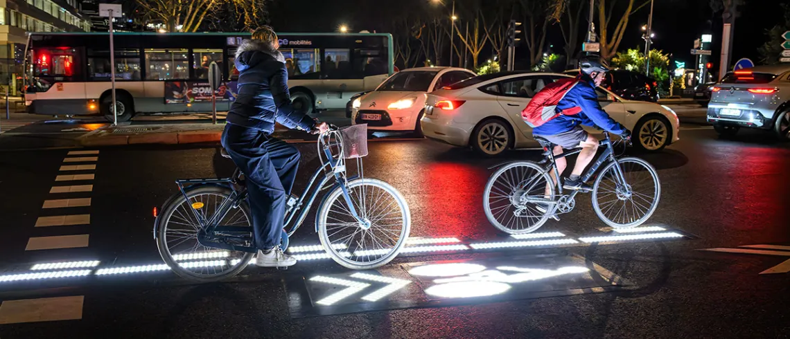 Photo de piste cyclable la nuit