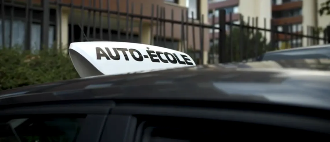 Photo d'une voiture d'auto-école
