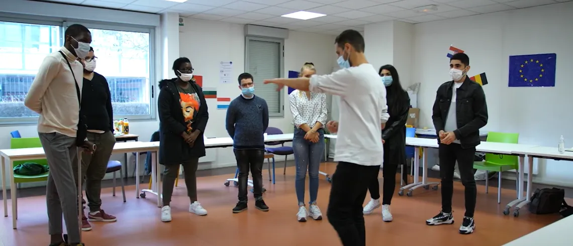 Photo d'une session d'accompagnement de jeunes NEET