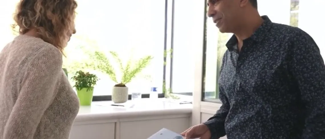 Echange entre un entrepreneur et une membre de l'association BGE PaRIF