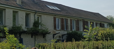 La photo illustre l’association du Moulin de Pont Rû vue de l’extérieur