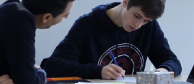  Photo d'un bénéficiaire et d'un membre de 