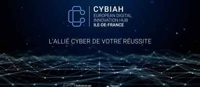 L’image montre le logo de CYBIAH accompagné de sa définition et d’une phrase d’accroche, sur un fond bleu agrémenté de formes géométriques évoquant un réseau.