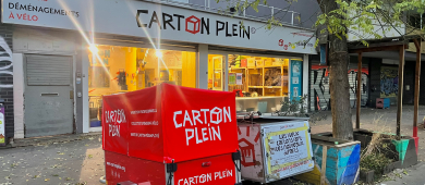 Devanture du local de l'association Carton Plein, qui héberge une boutique de cartons et un atelier de préparation de déménagements à vélo