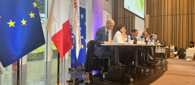 Une photo du Comité régional de suivi interfonds qui s'est réuni le 29 mars 2024, afin d'évaluer la progression du déploiement du FEDER et du FSE+ dans la région.