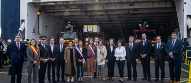 Photo de représentants institutionnels et partenaires lors du lancement de l’opération « Un bateau pour l’Ukraine »