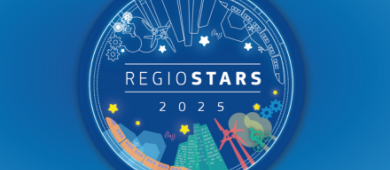 L’image représente un logo circulaire de REGIOSTARS 2025, avec des illustrations représentant des villes durables et les étoiles européennes 
