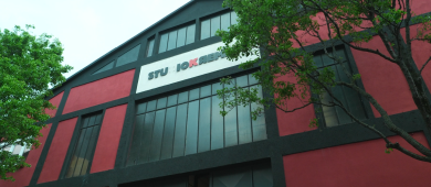 Photo de la façade extérieure du Studio Kremlin 