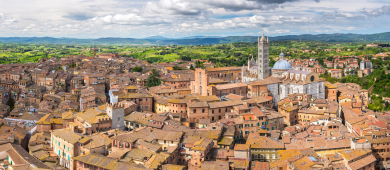 Photo aérienne de la ville de Sienne en Italie